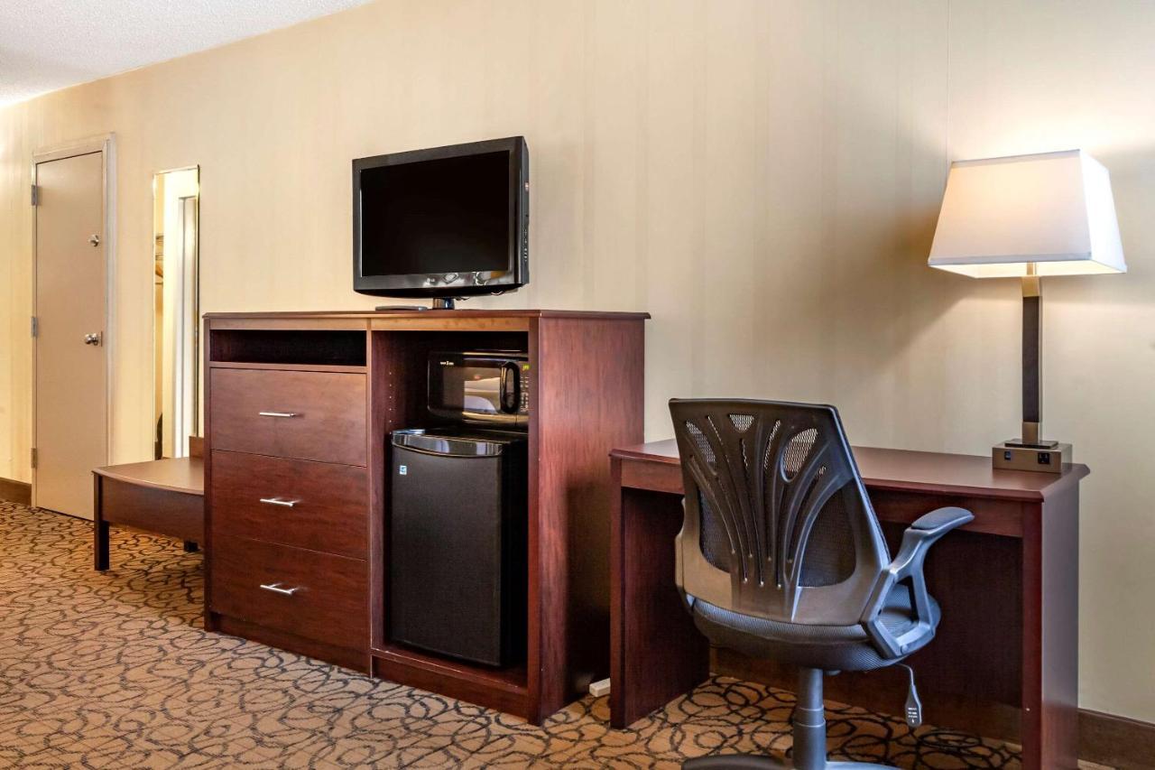 Quality Inn & Suites Escanaba North Exterior foto