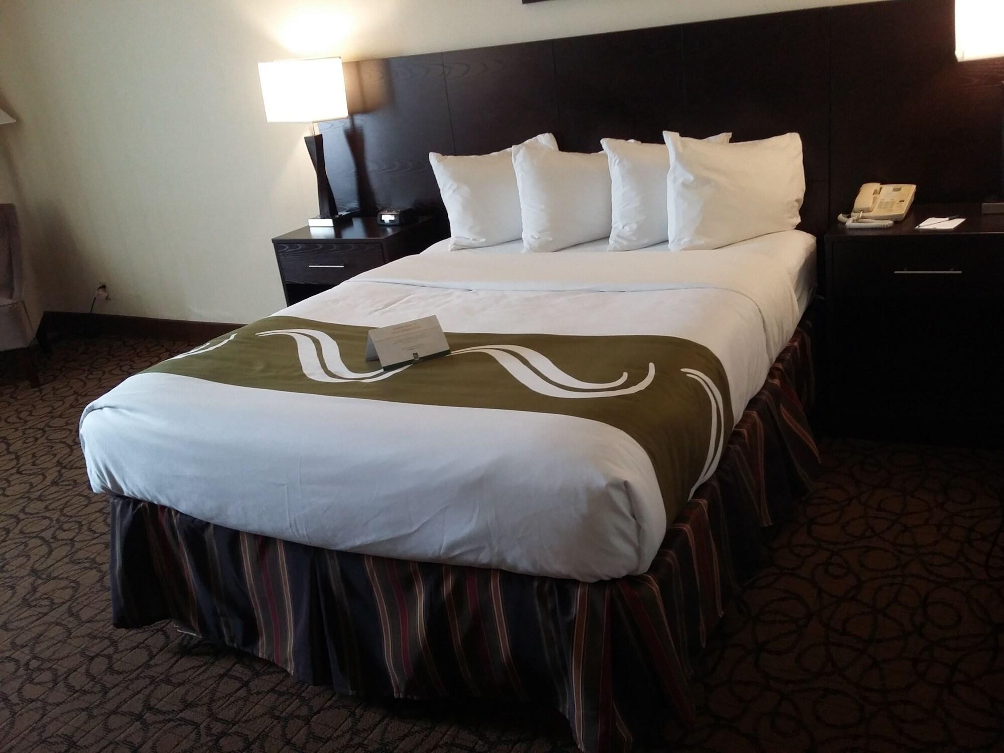 Quality Inn & Suites Escanaba North Exterior foto