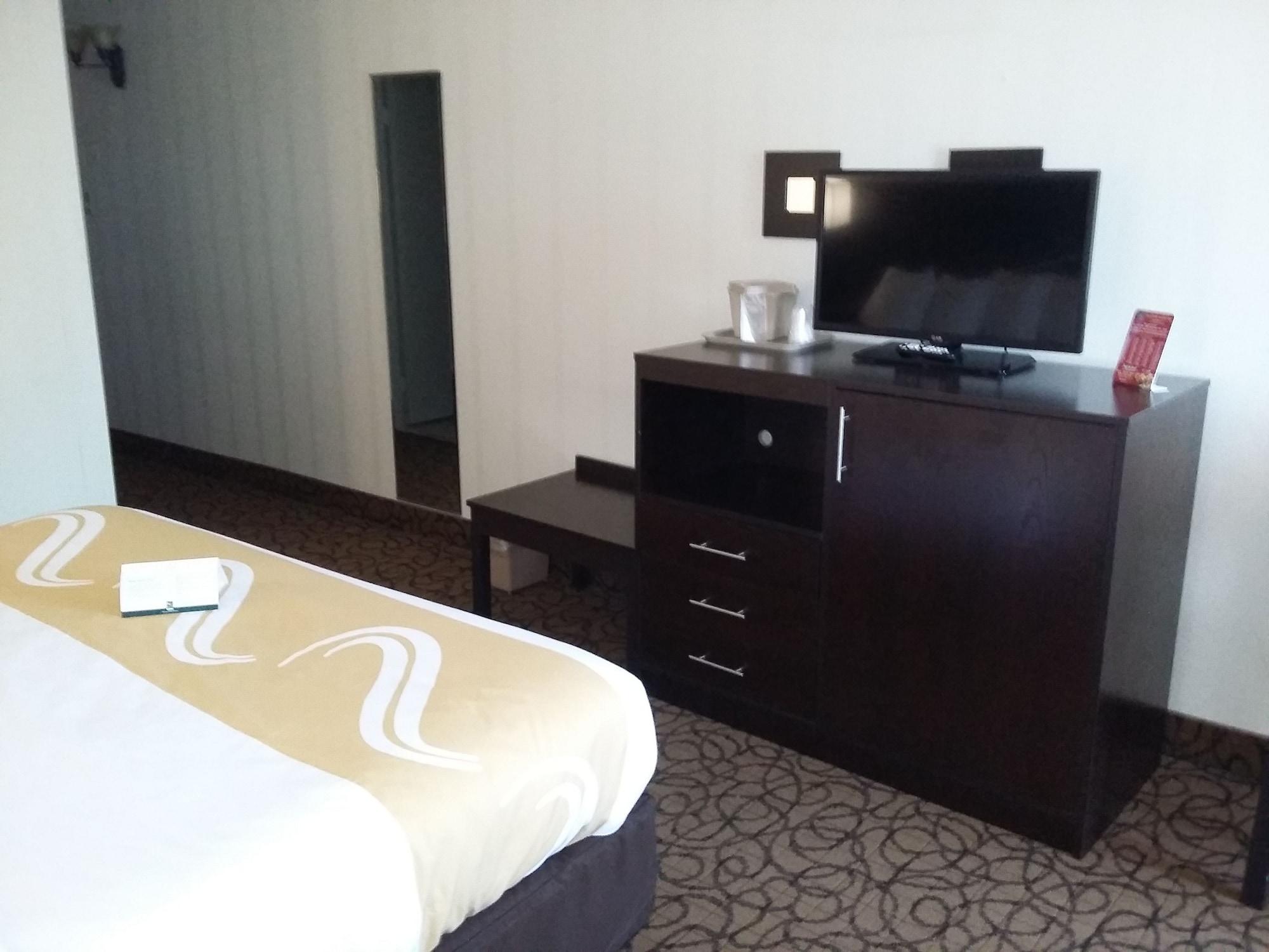 Quality Inn & Suites Escanaba North Exterior foto