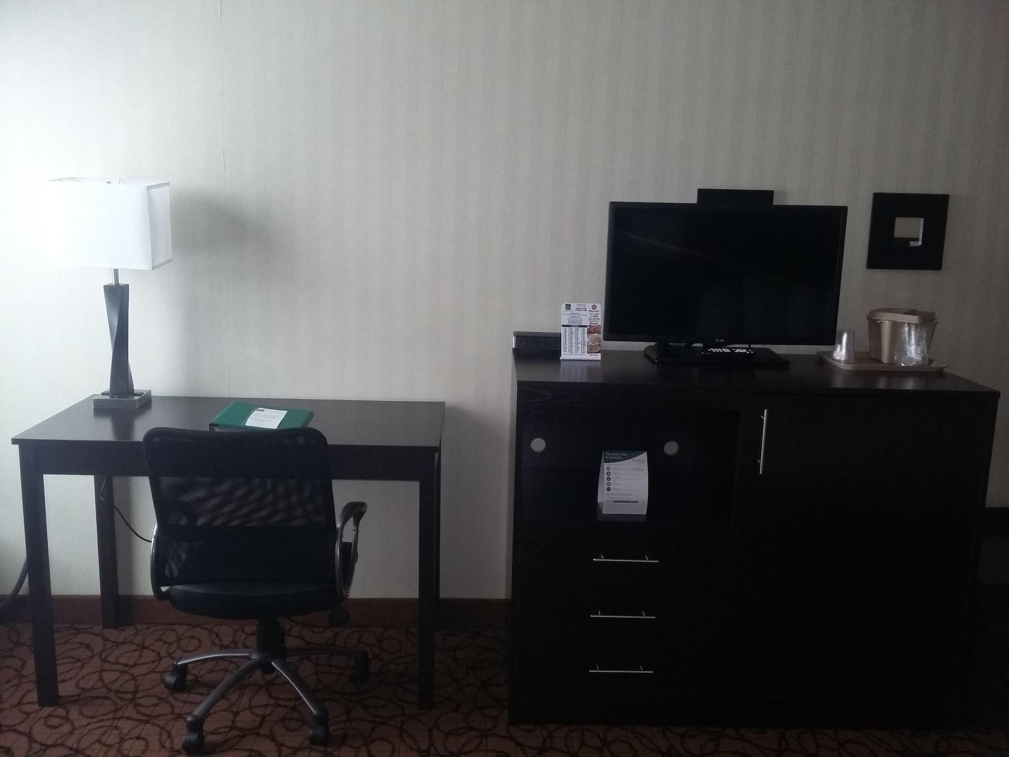 Quality Inn & Suites Escanaba North Exterior foto