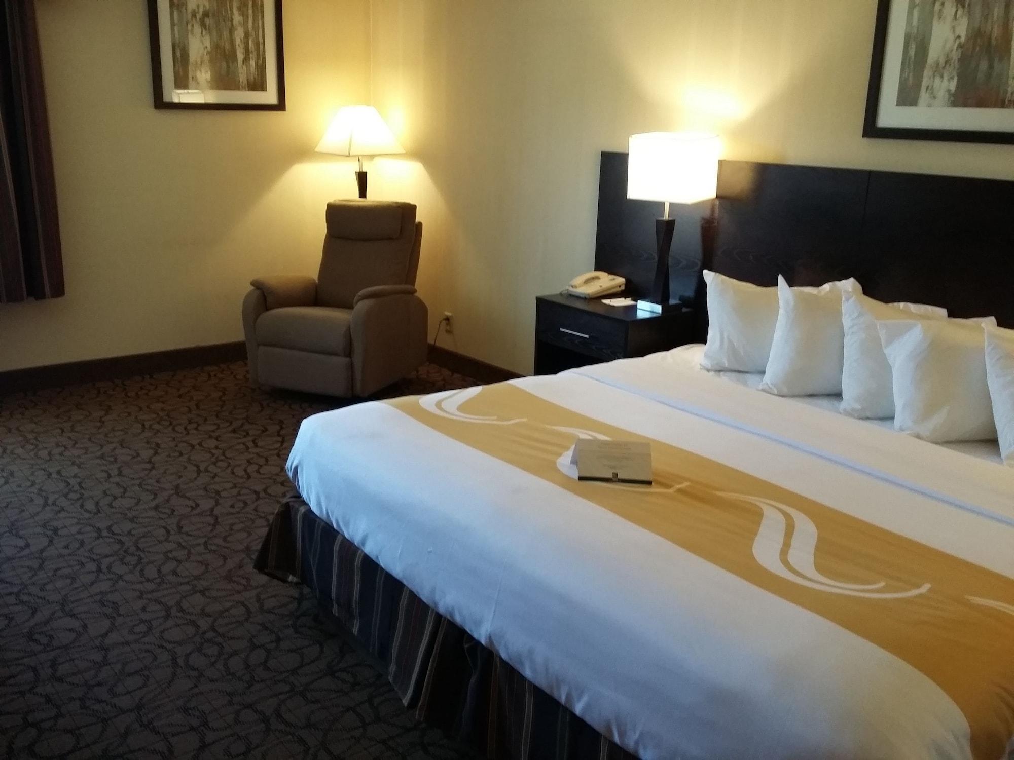 Quality Inn & Suites Escanaba North Exterior foto