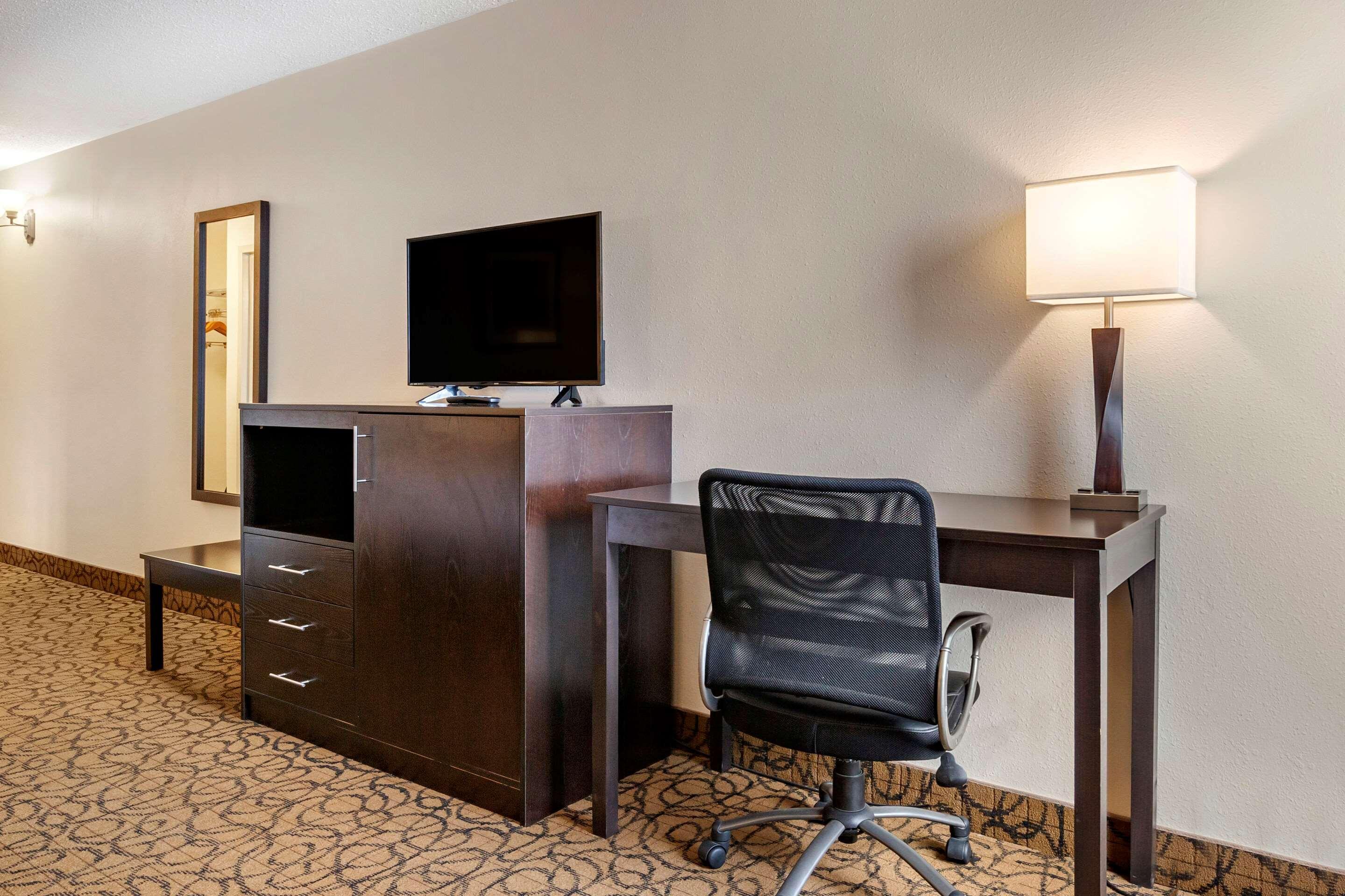 Quality Inn & Suites Escanaba North Exterior foto