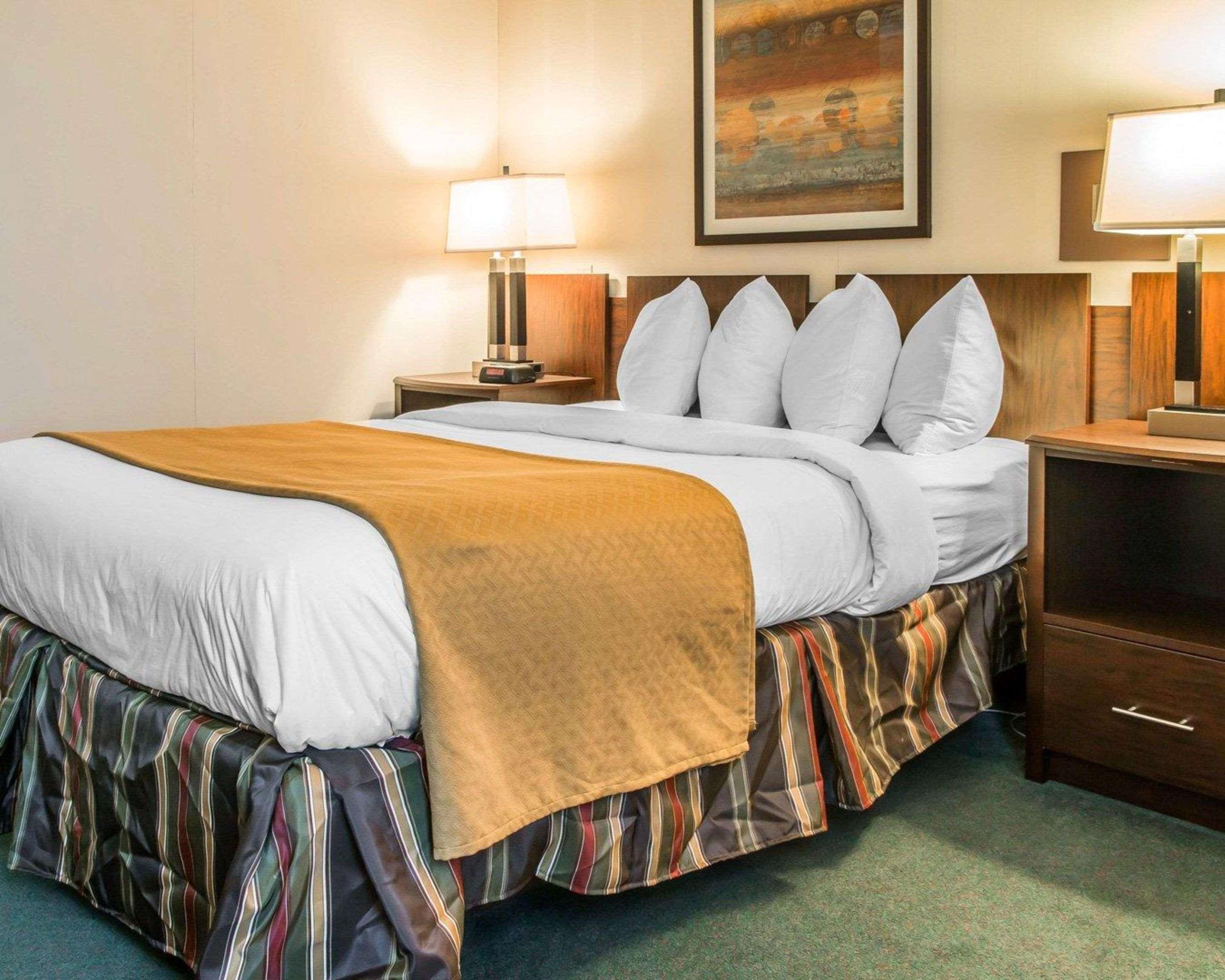 Quality Inn & Suites Escanaba North Exterior foto