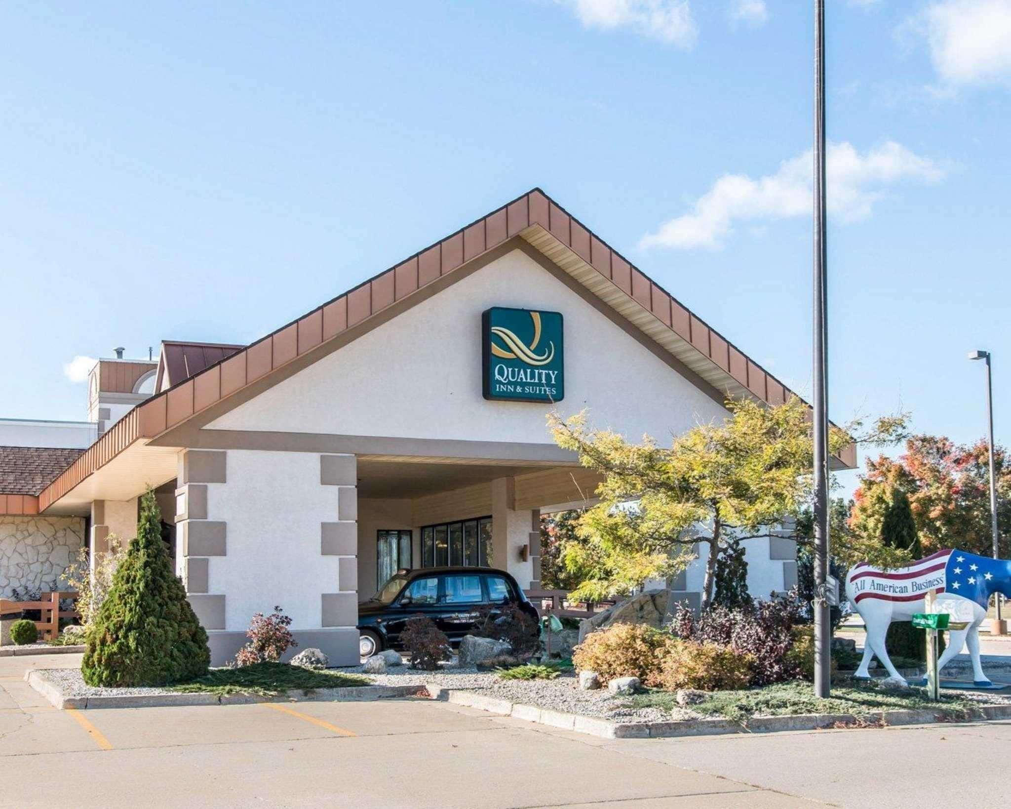 Quality Inn & Suites Escanaba North Exterior foto
