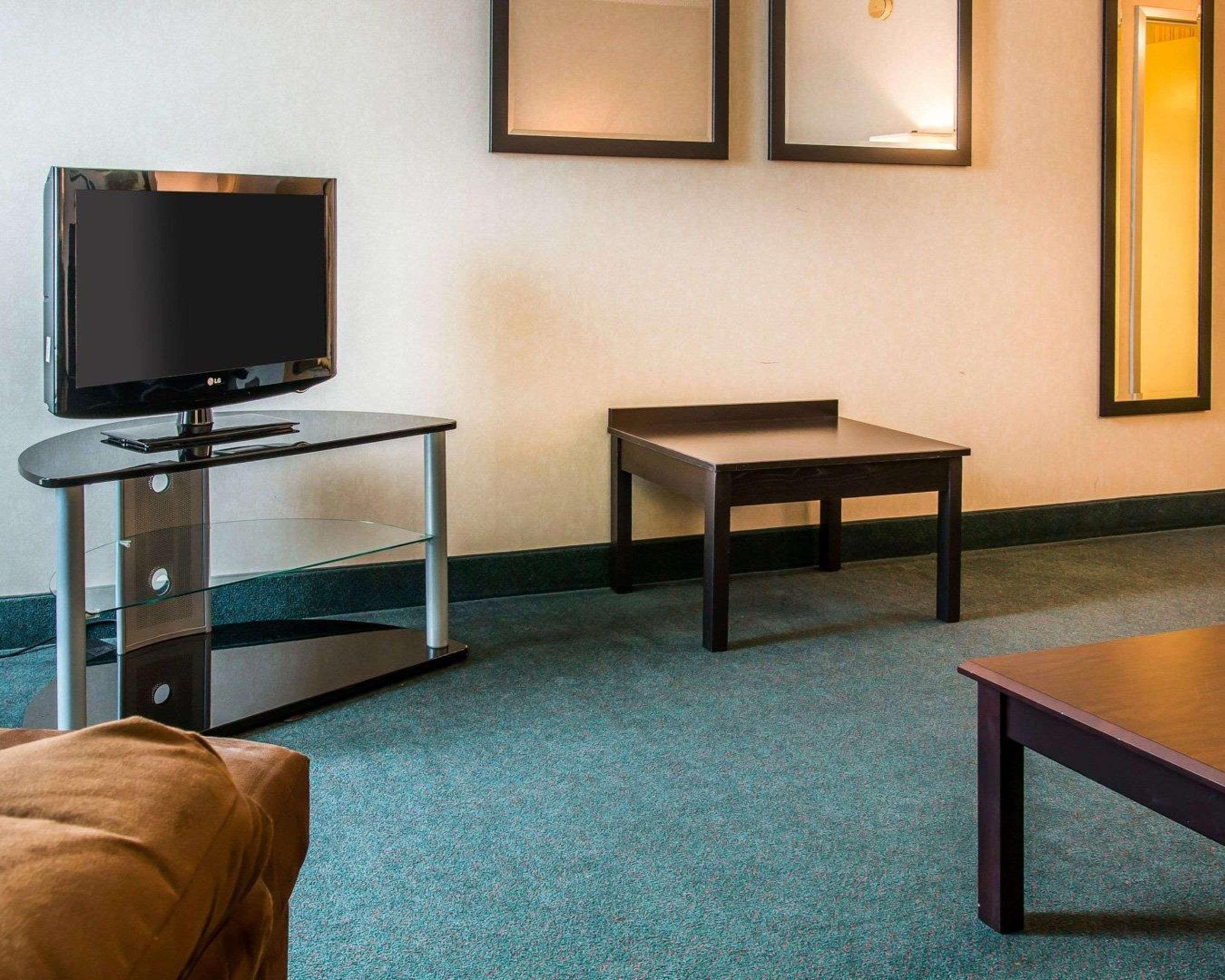 Quality Inn & Suites Escanaba North Exterior foto