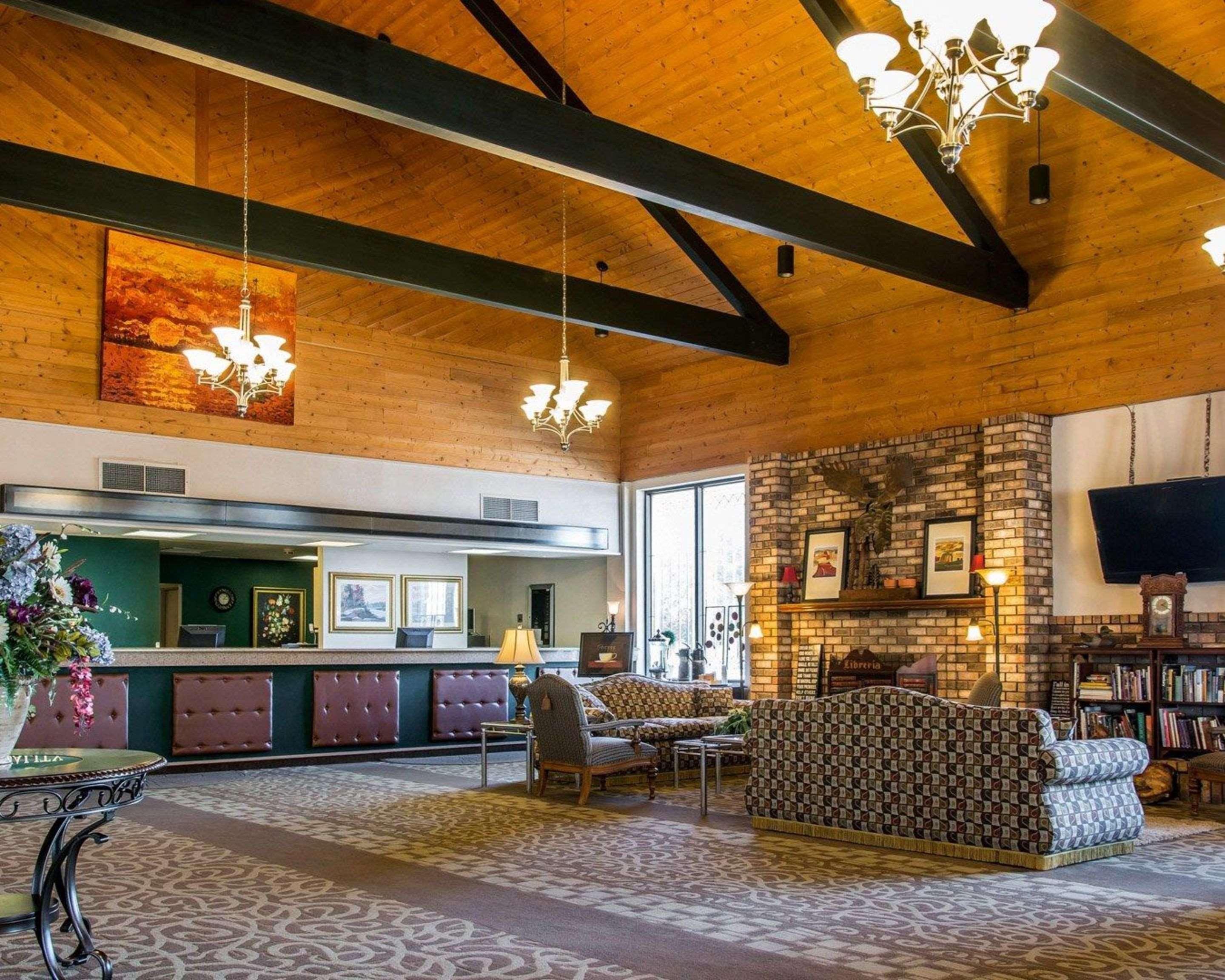 Quality Inn & Suites Escanaba North Exterior foto