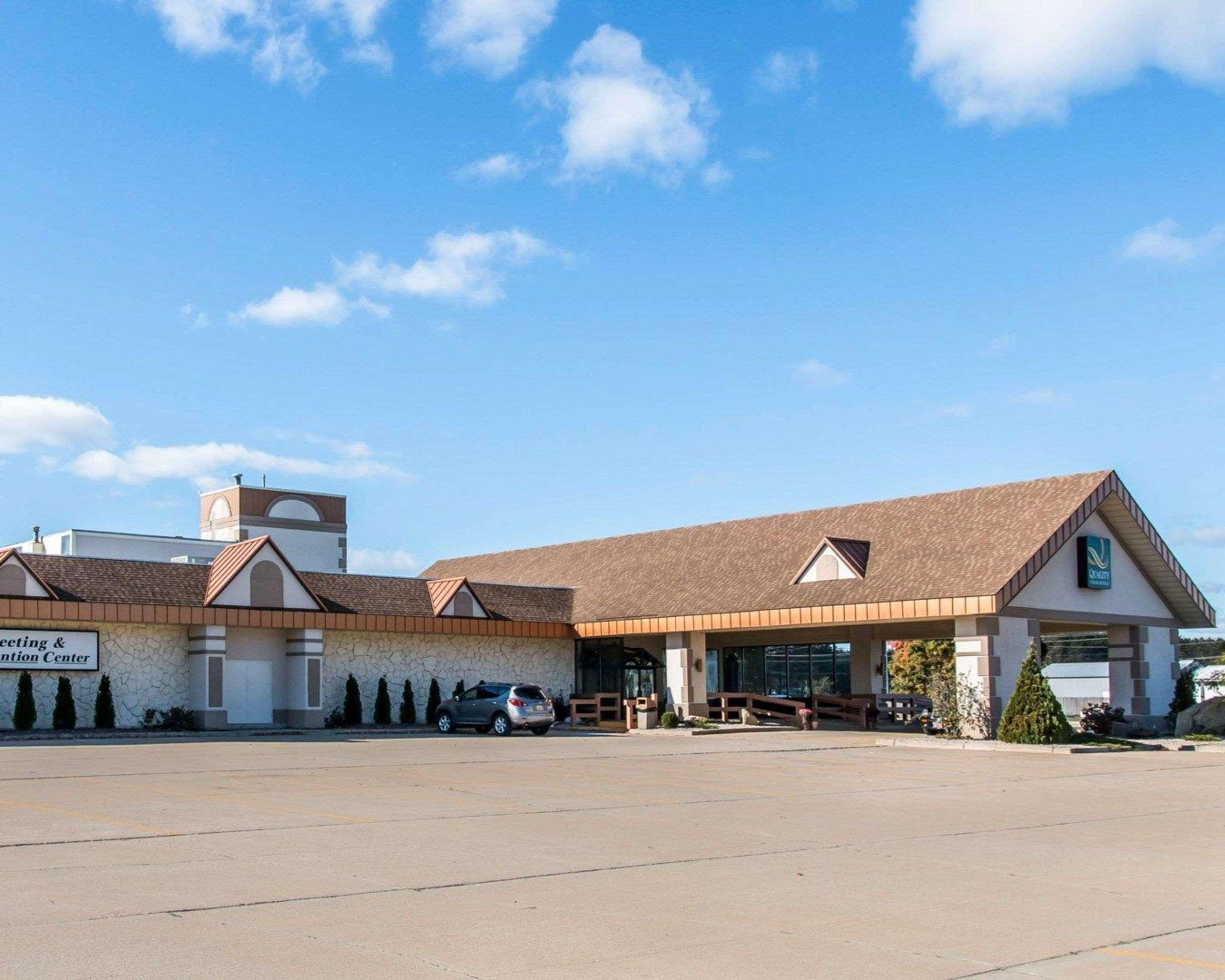 Quality Inn & Suites Escanaba North Exterior foto